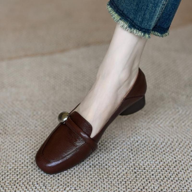 Retro brown single shoes women's spring and autumn new commuter flat-soled small leather shoes one pedal light-mouth single shoes