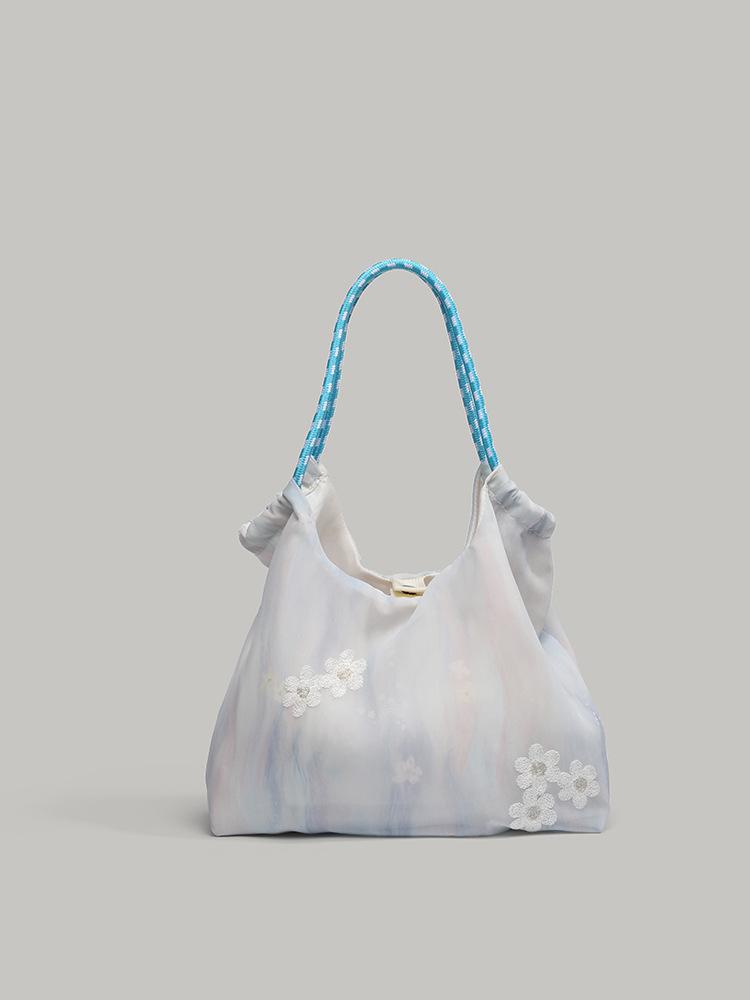 

Small fresh literary versatile shoulder bag fairy wind summer vacation canvas bag female commuter large capacity tote bag синій