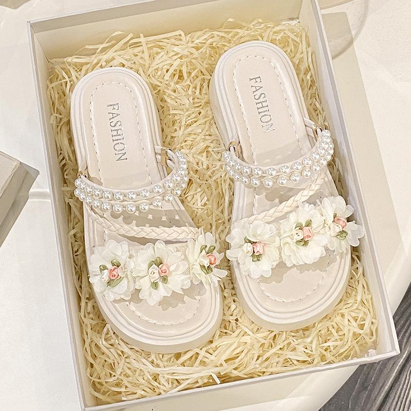 

Sweet flower two wearing sandals female summer 2025 new thick-soled wedge heel fairy wind with skirt Roman cool slippers 40