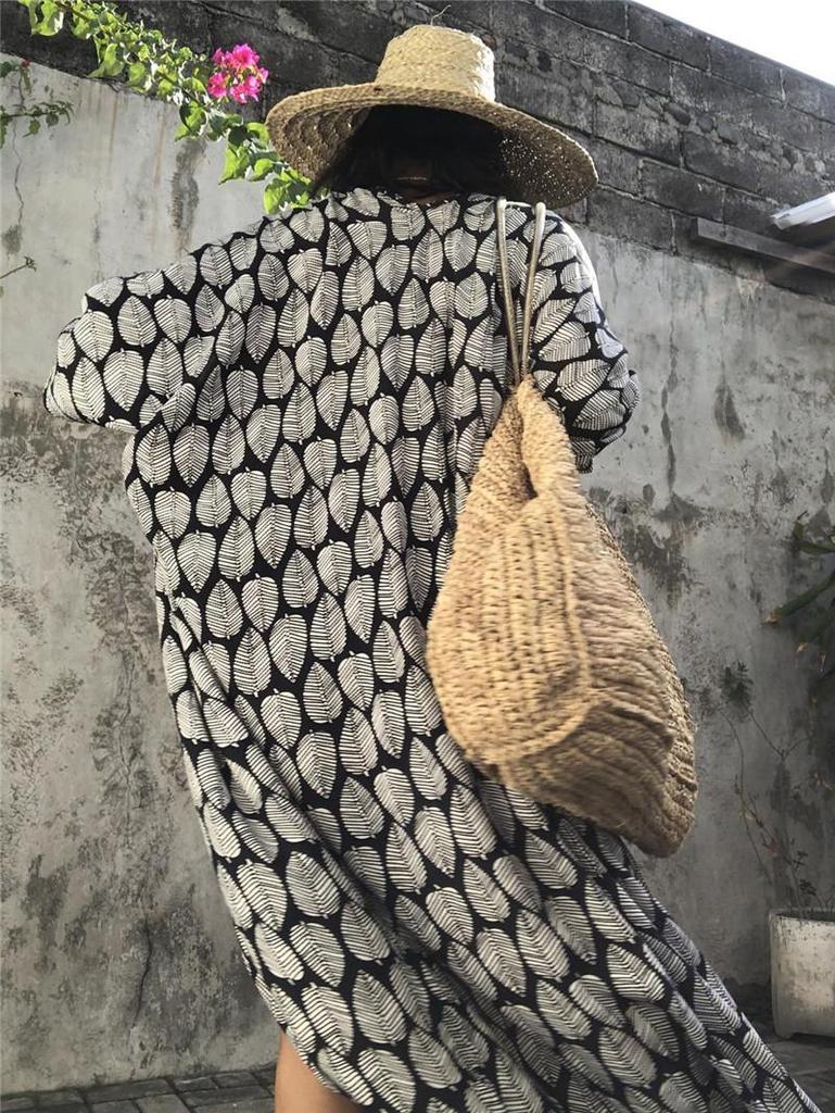 Cardigã Cover-Up de Viscose com Estampa de Folhas e Proteção Solar