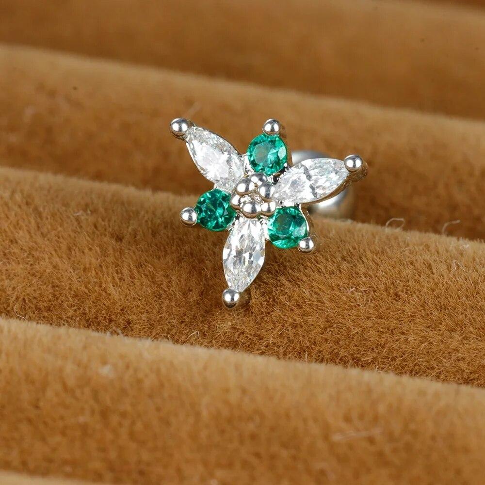 

1 шт. милые трехлепестковые серьги-гвоздики для пирсинга для женщин и девочек, зеленый мини-циркон, спираль для хряща, козелка, ювелирные изделия из нержавеющей стали