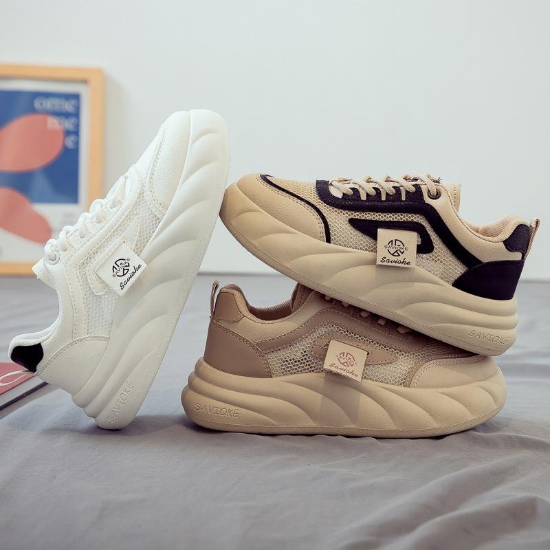 Sommer Mesh atmungsaktiv und vielseitig neue kleine weiße Schuhe Damenschuhe dicksohlige erhöhende Board-Schuhe Sommer Mesh Schuhe