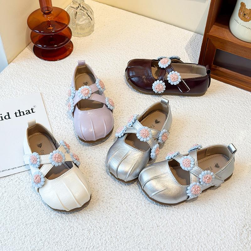 Korean version of girls 2025 retro princess shoes flower shallow mouth children's single shoes soft sole small leather shoes Mary Jane classmate
