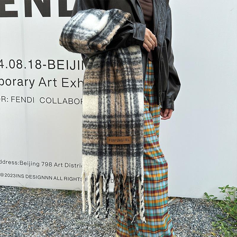 Autumn and winter new Maillard plaid scarf women's extended versatile high-end warm thickened scarf