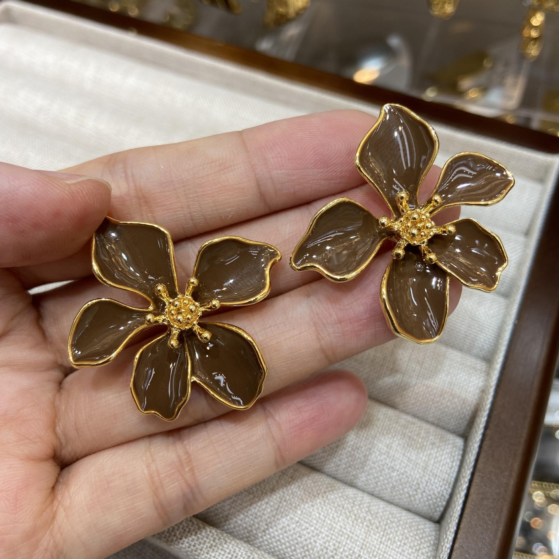 

Medieval Style Flower Drip Glaze Small Flower Earrings Exaggerated Design Petal Stud Earrings Light Luxury High-End Earrings Women