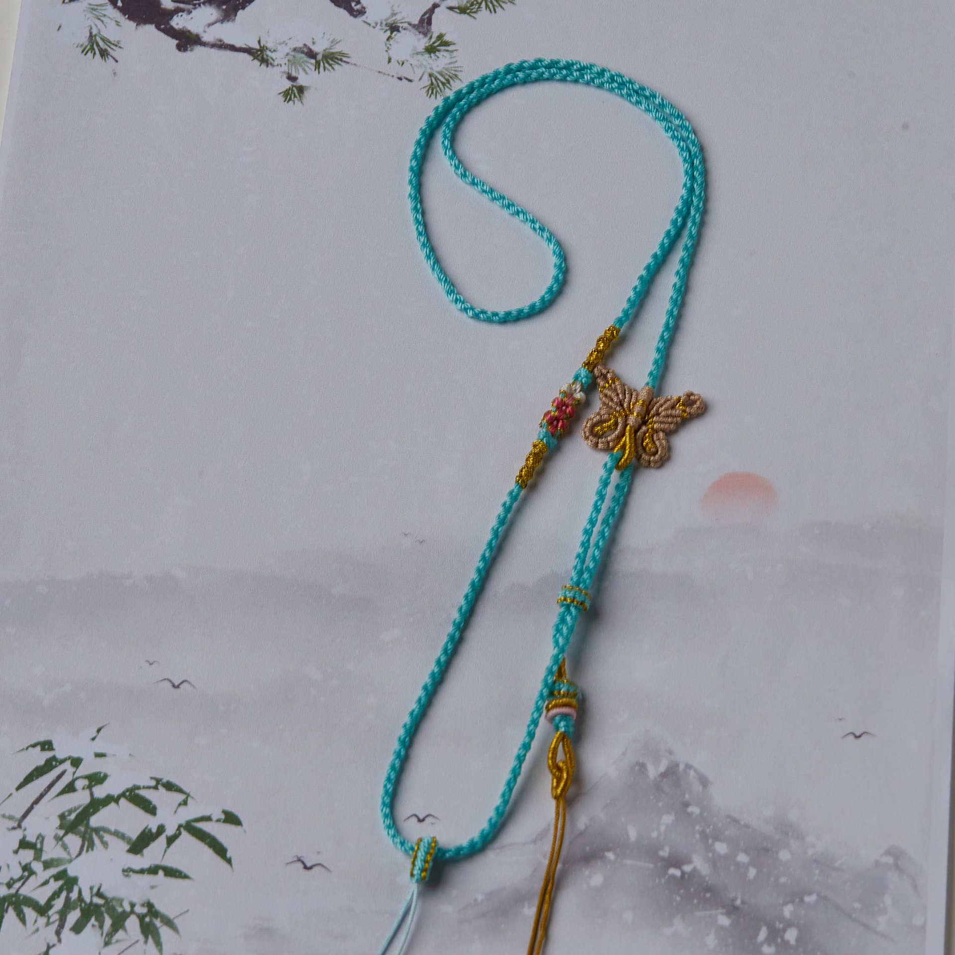 Плетеное вручную восьмирядное ожерелье-бант «Цветущий персик» с золотым кулоном-амулетом No size