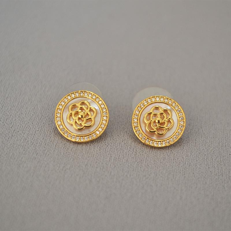 

Gold-Plated Camellia Zirconia Stud Earrings with 925 Silver Needle золотой