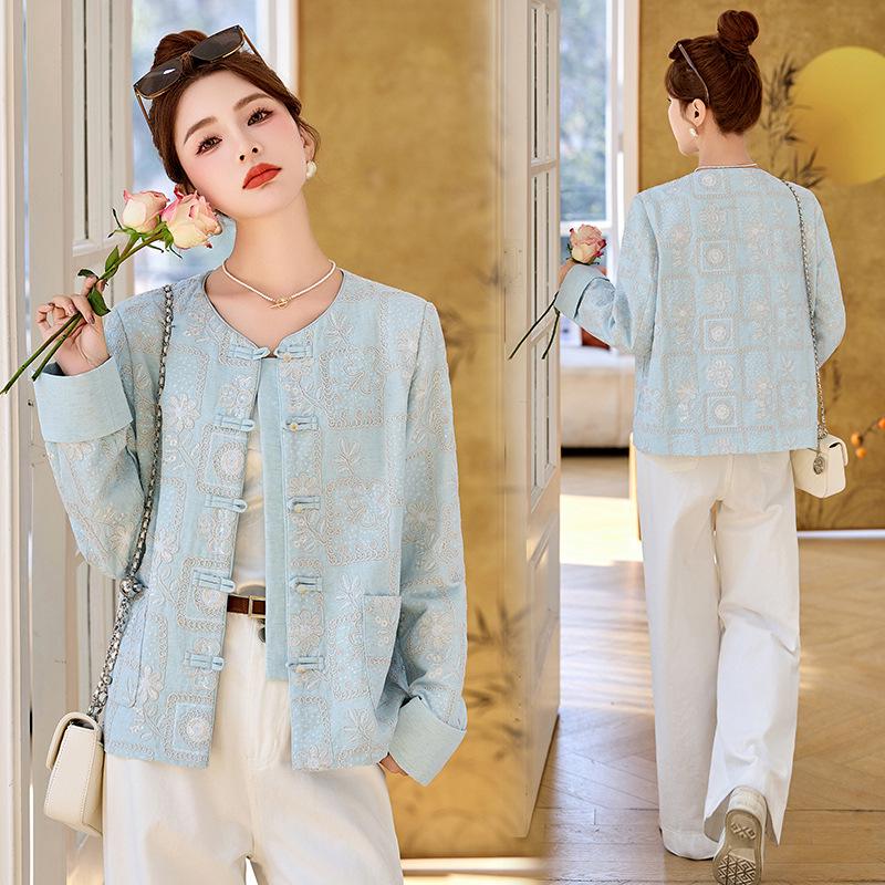 

Весна 2025 Женское пальто в китайском стиле с вышивкой и пайетками ME5515 L (120-130 jin) светло-синий