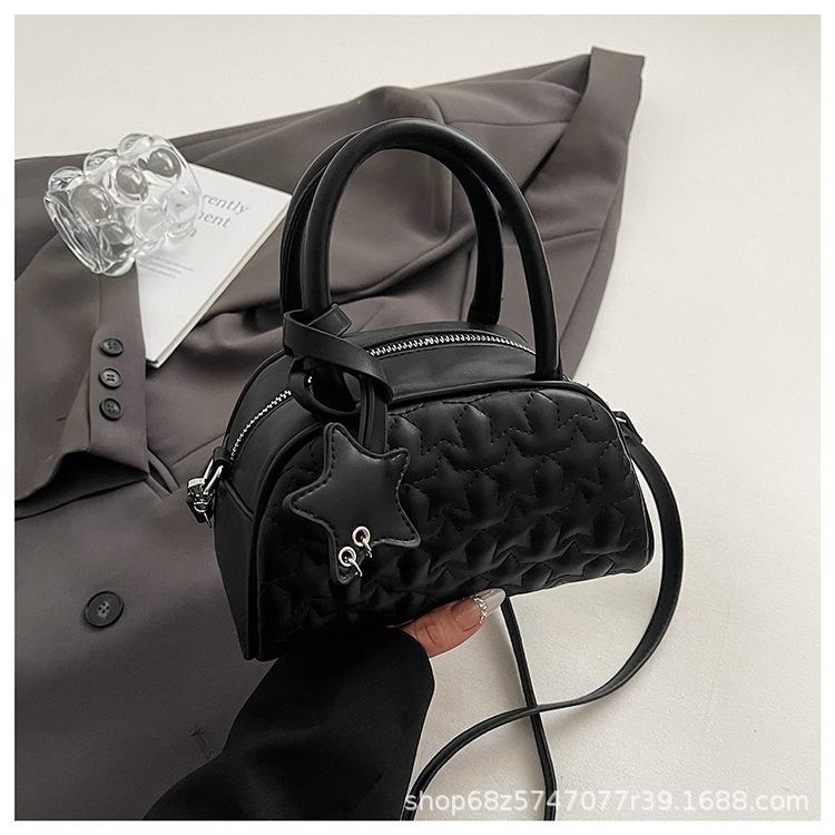 

This year s popular fashion simple retro embroidered thread small bag 2025 new versatile commuter shoulder crossbody pillow bag чорний