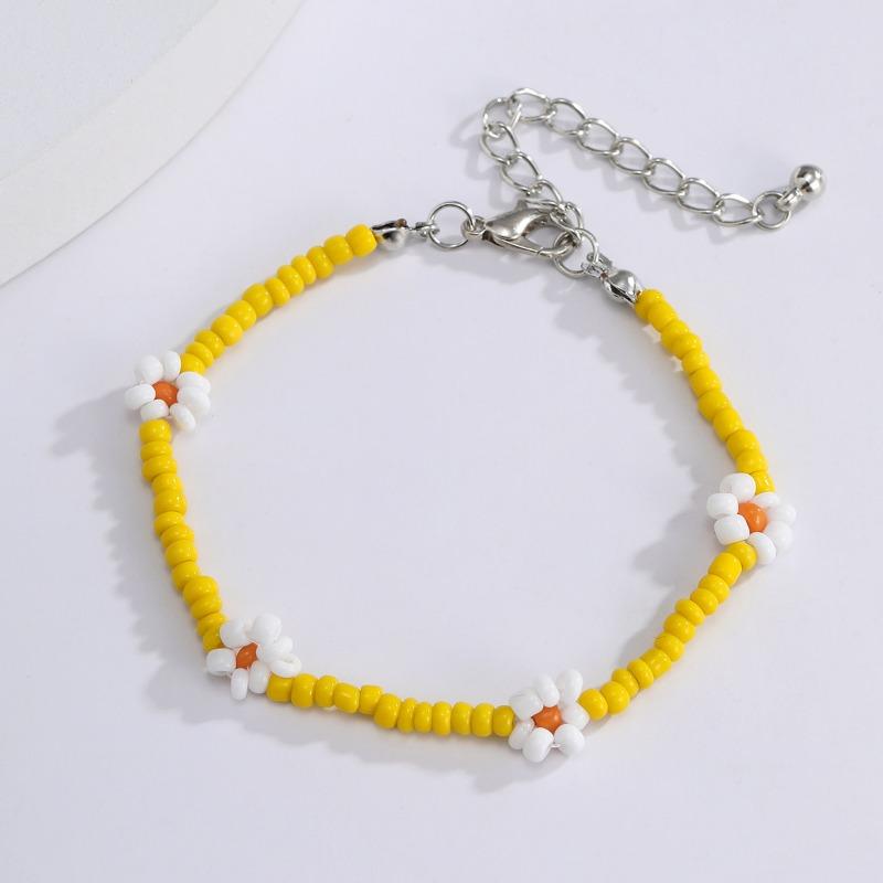 Women S Colorful Beaded Daisy Necklace European Fashion Style