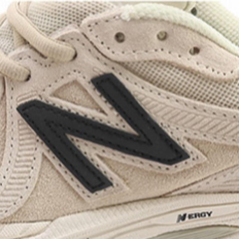 New Balance 860 Beige