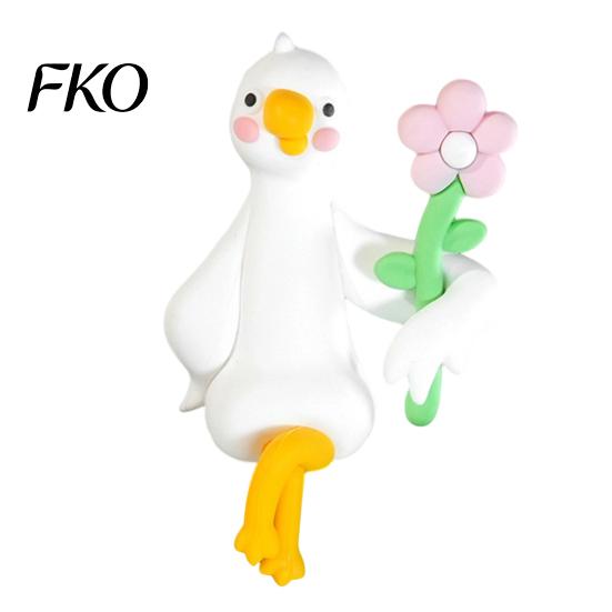 Small Space Decoration Resin Duck Decor for Desk Car Dashboard TV Monitor, Mini Colorful Figurine Figurine, Cute Holding Flower Ornament, Playful Gift