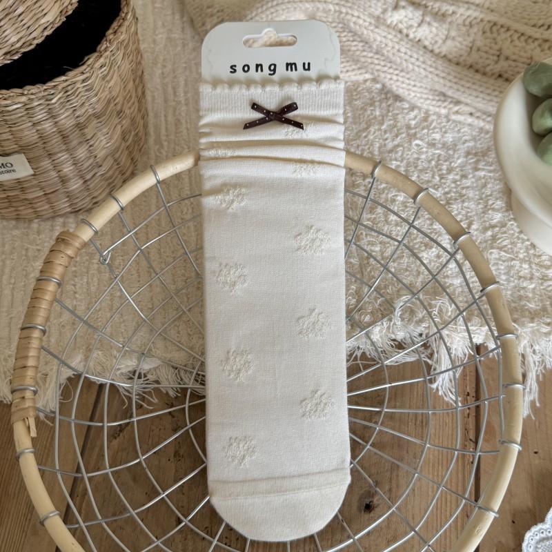 Women's Autumn and Winter Oat Color Small Retro Floral Bow Mid-calf Pile-up Socks