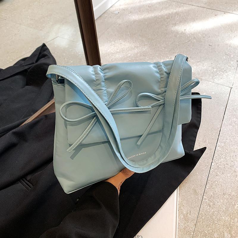 Big Capacity Women's Bag 2024 New Style Chic Spring Aesthetic Personality Crossbody Bag Fashionable Commuting Single Shoulder Armpit Bag Black