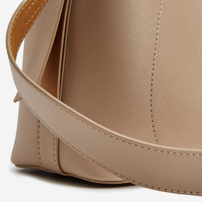 Sonovi ESquire Sonobi Women S Round Tote   croSSbody Bag Beige