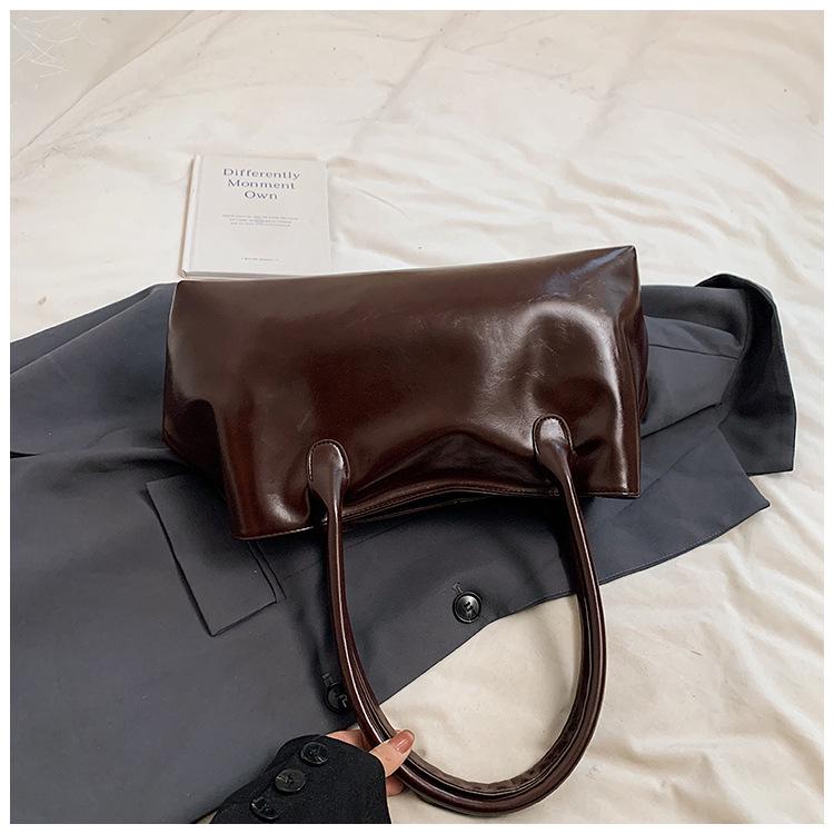 2025 Retro Oil Wax Leather Tote: Large Capacity Autumn/Winter Bag for Women - Single Shoulder or Handheld Commute Style