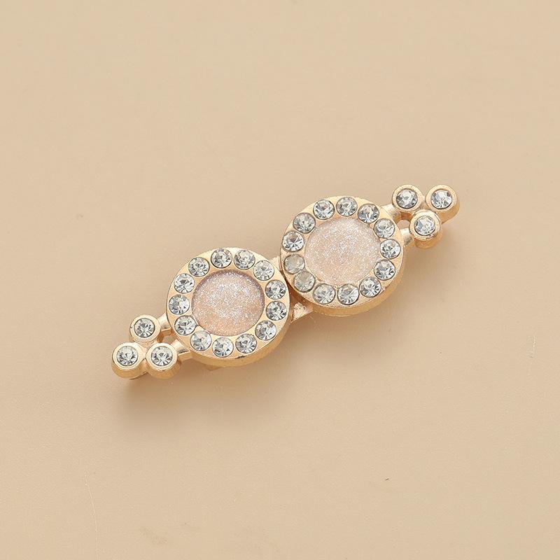 1 Pair Alloy Cardigan Collar Clips Holder Women Decor Crystal Cape Cloak Clasps Fasteners Buckle Brooch Clip