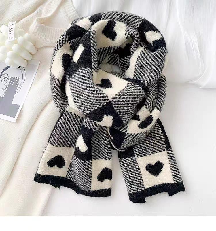 Szalik szachowy Love Checkerboard Soft Glutinous dla kobiet, sezonowy, zagęszczony, arktyczny aksamit, ciepły kołnierz, japoński, słodki, dzianinowy szal