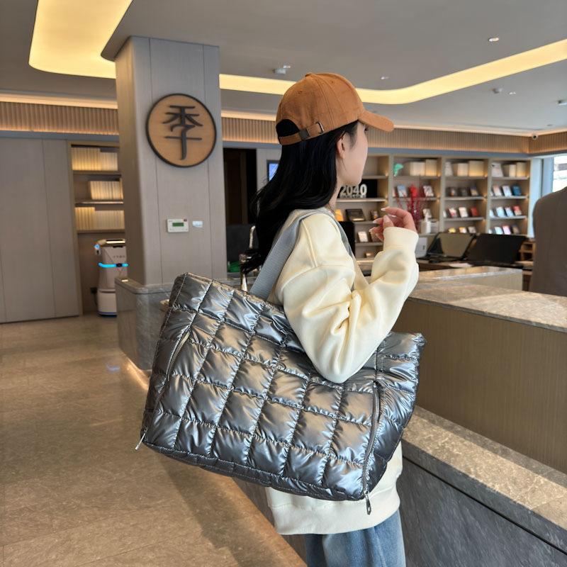 Yoga Fitness Bag Women's Travel Bag Dry and Wet Separation Waterproof Down Jacket Bag Portable Shoulder Travel Duffel Bag