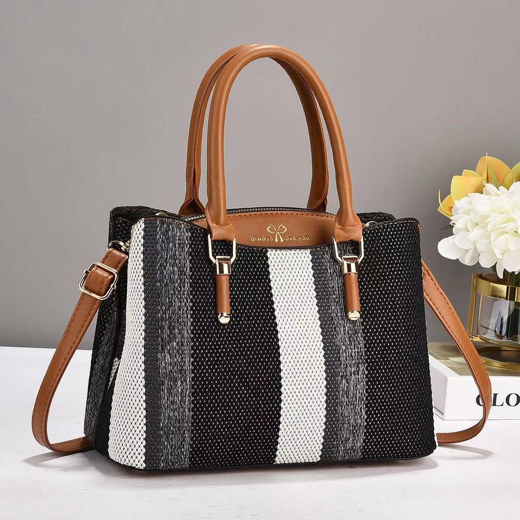 

Stylish Large Capacity Pu Bucket Bag For Women Elegant Versatile Handbag With Zipper Closure