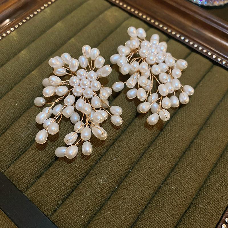 Silver needle French retro flower pearl fringed earrings personality sweet temperament stud earrings women