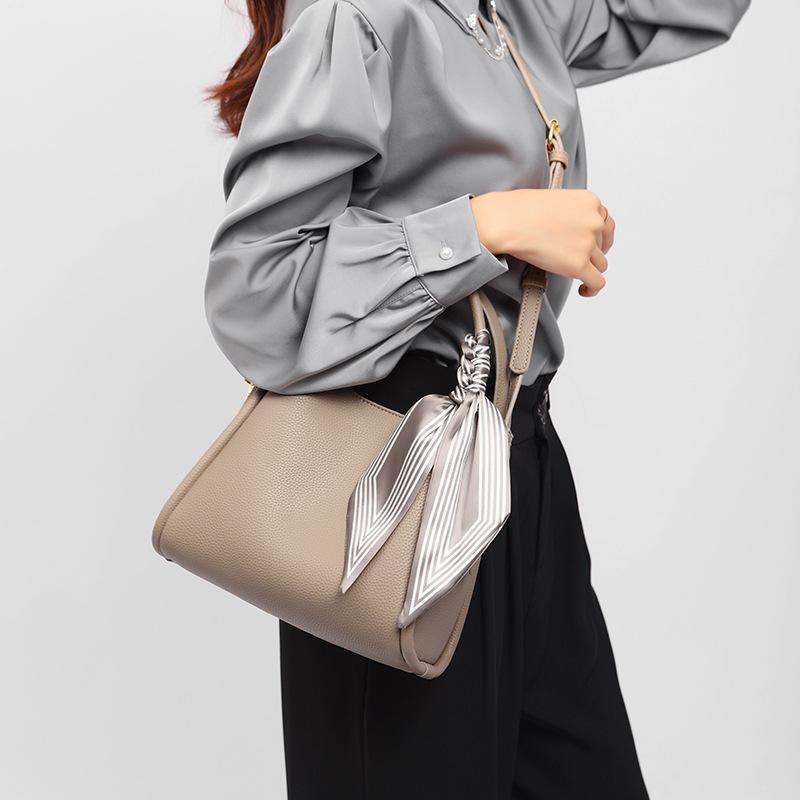 Borsa da Donna in Vera Pelle, Nuovo Cesto Vegetale Trendy, Borsa a Secchiello Portamanico, Senso alla Moda e di Alta Gamma, Borsa a Spalla Singola/Crossbody per la Mamma