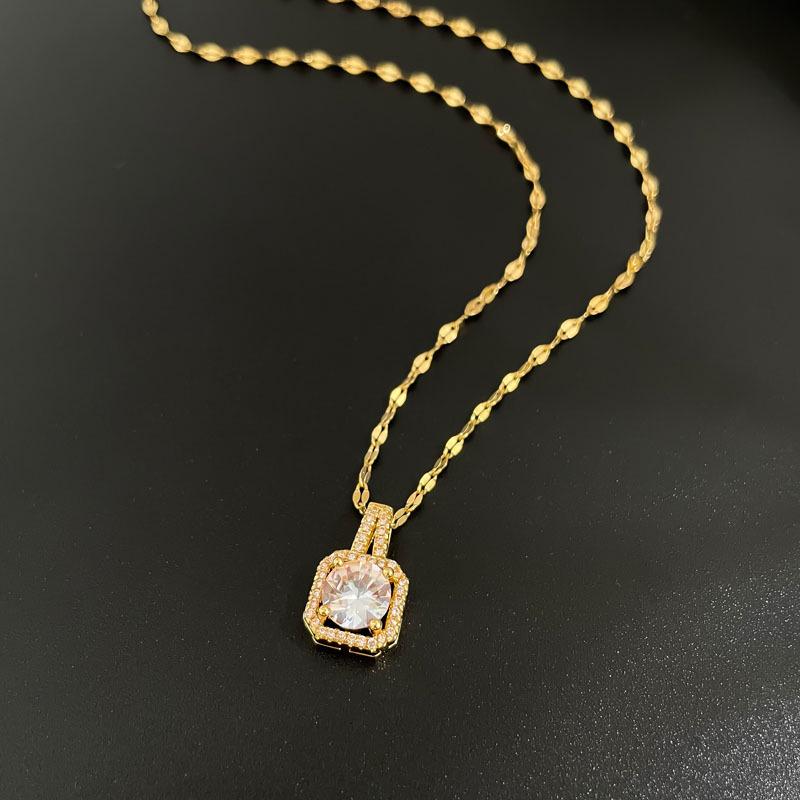 **Lively Women's Necklace: Titanium Steel & Gold-Plated Copper Clavicle Chain**