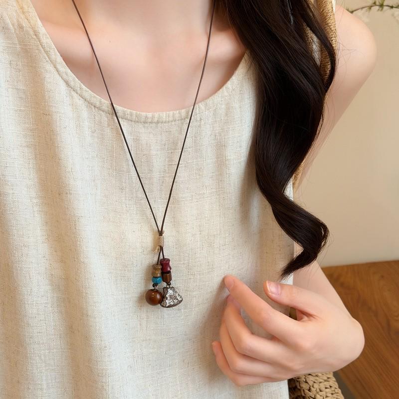 High-End Women's Retro Oval Geometric Resin Necklace