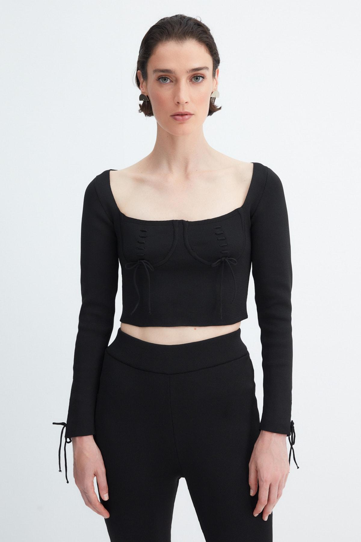 

Blouse - Black - Regular fit