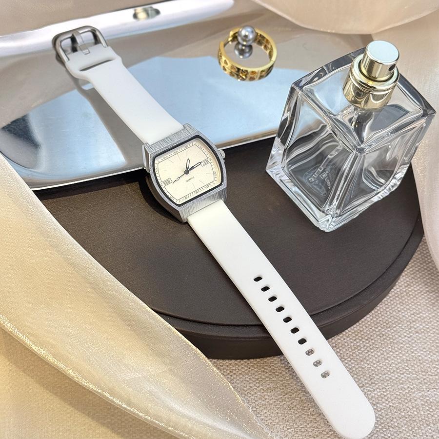 Simple Arc Square Brushed Shell Watch Premium Sense Women's Skin Sense Silicone Silky New Quartz Watch