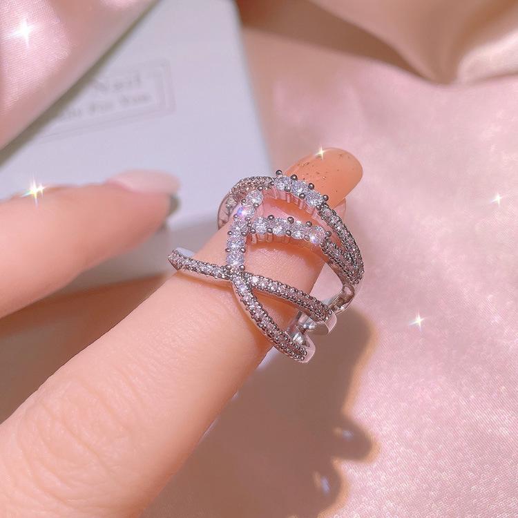 Niche Light Luxury Retro Crystal Inlaid Women'S Ring Geometric Cross Cold Wind Texture Ring Temperament Jewelry