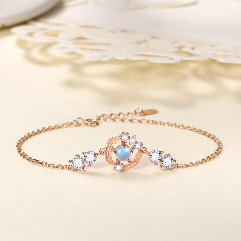 

Перо Вы сопровождаете браслет из лунного камня для женщин, изысканный стиль Ins, темперамент, высококачественный браслет, ювелирные изделия для женщин