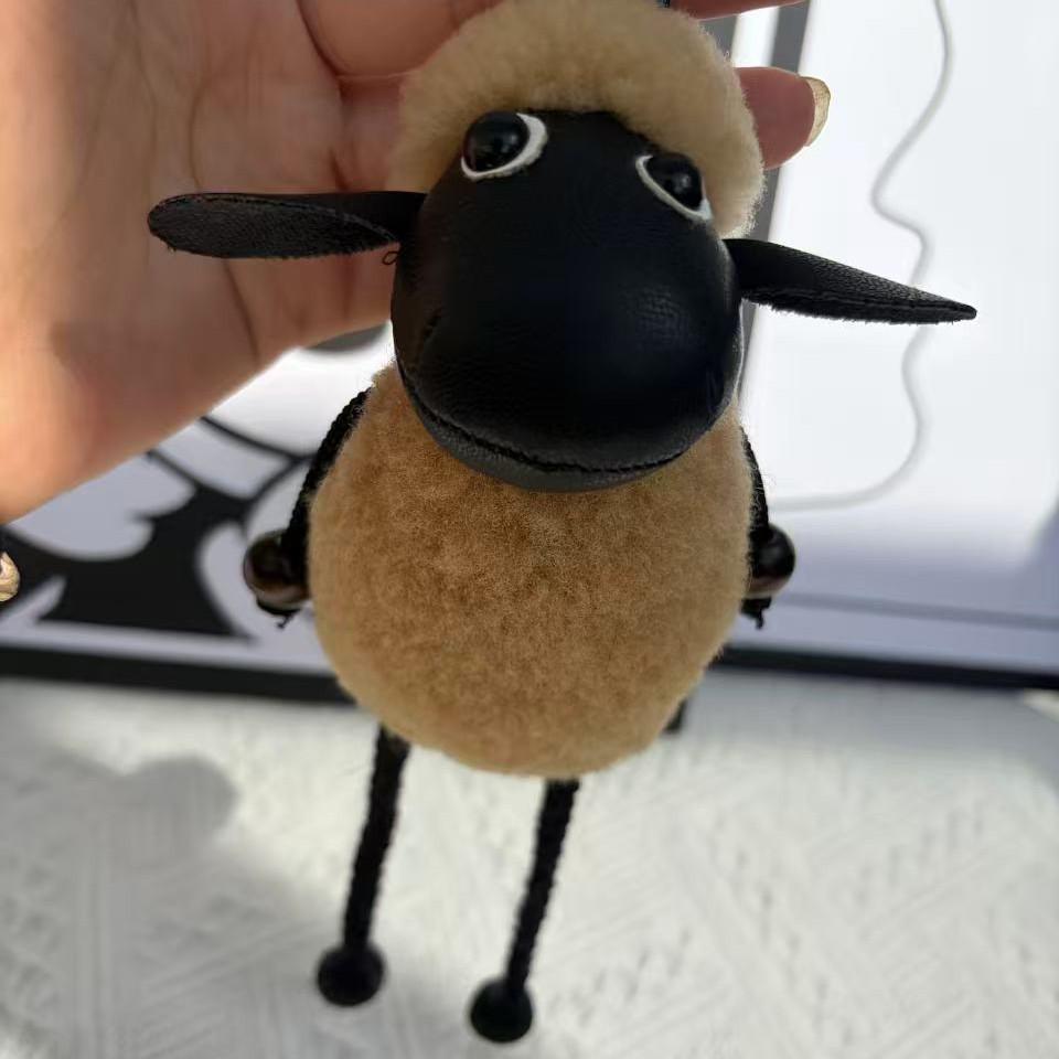 Real Fur Lamb Keyring: Internet Celebrity Inspired Pendant – Super Cute Personalized Doll