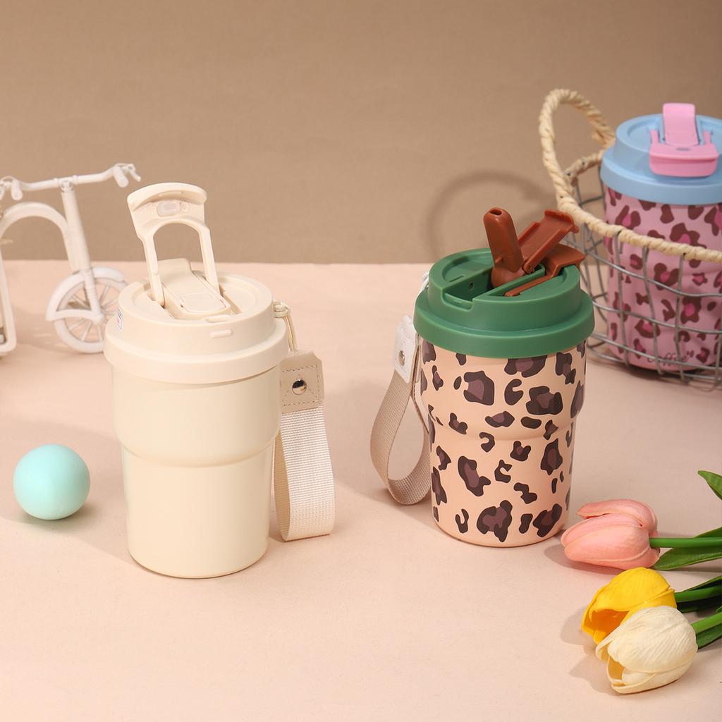 500ml Tragbarer Hochwertiger Wassertrinkbecher mit Leopardenmuster und Trageseil Mini-Autobecher 304 Edelstahl Isolierbecher