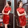 Damen Sommer Cheongsam Stehkragen Pflaumenblütendruck Kurze Ärmel Geteilter Saum Qipao Slim Fit Retro Chinesischer Stil Über Knie Länge Hochzeit