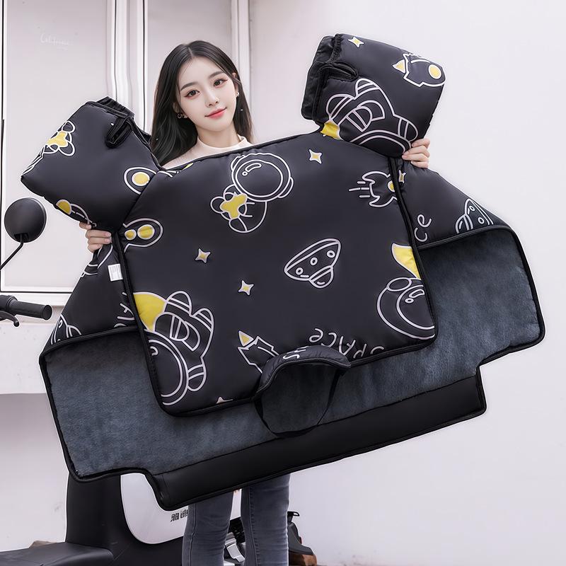 Electric Vehicle Windshield Fleece Cape: Thick, Full Coverage Neck & Shoulder Protector for Warmth and Windproof Cold Protection.