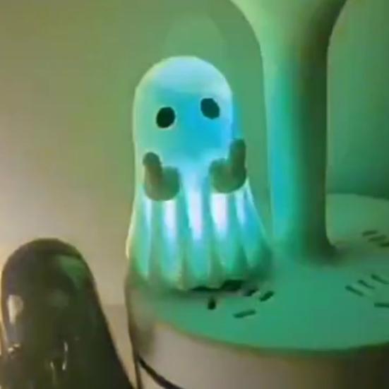 Light-Up Ghost Figurine Halloween Middle Finger Ghost Decoration Lighted Flip-off Ghost Ornament for Party Mantel Shelf Tabletop