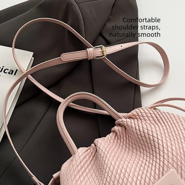 Bolsa de ombro feminina elegante com textura