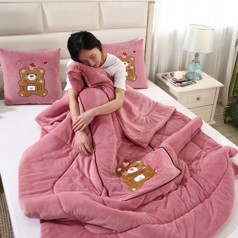 

Бархатная вышитая двухсторонняя зимняя подушка для сна и подушка в машину в подарок 50*50cm pillow with 150*200cm blanket персиковый