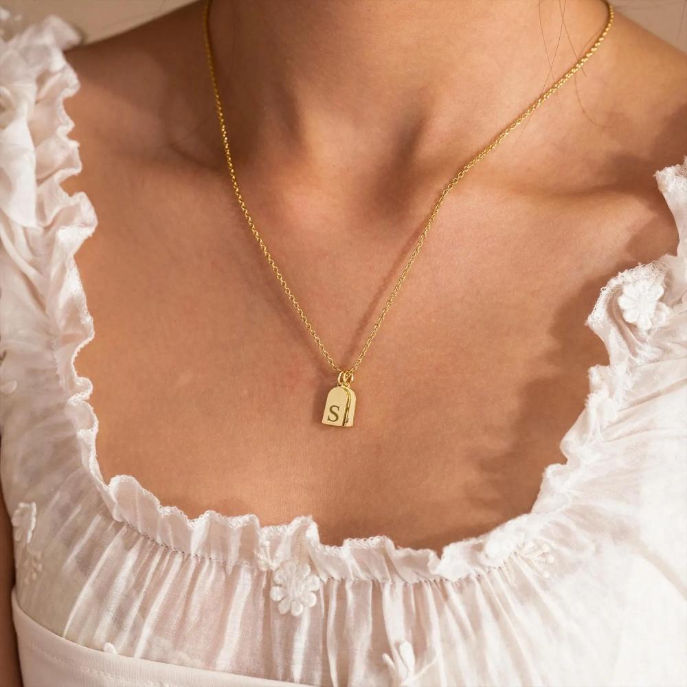 Personalized Custom First Letter Gold-plated Necklace Stainless Steel Engraved Letter Pendant Necklace Christmas Birthday Gift