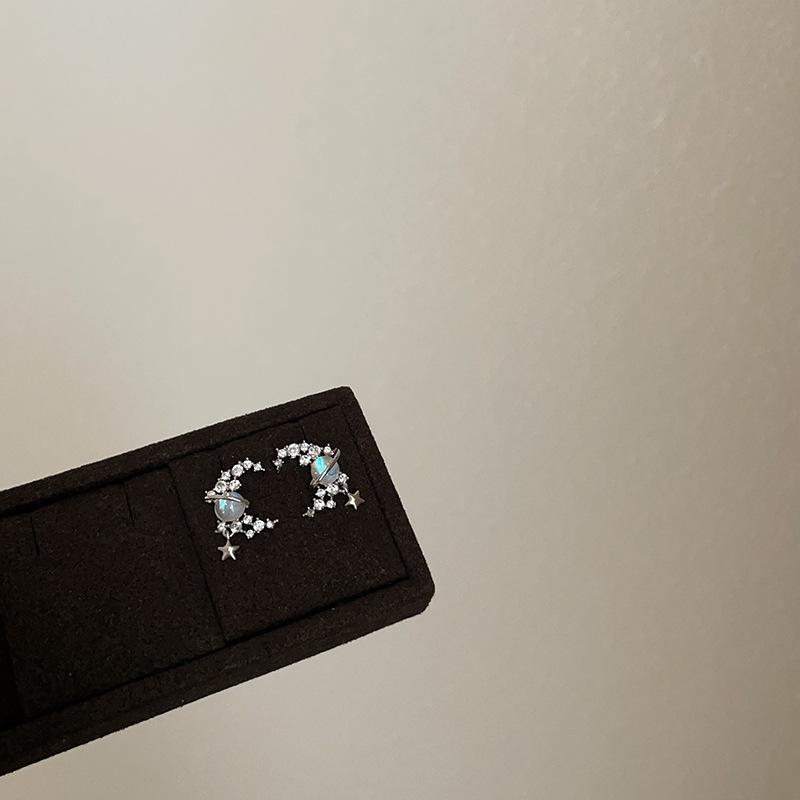 Niche Design Sense Star Moon Zircon Stud Earrings Women'S Personality Unique Exquisite Elegant Temperament Fashion Versatile Earrings