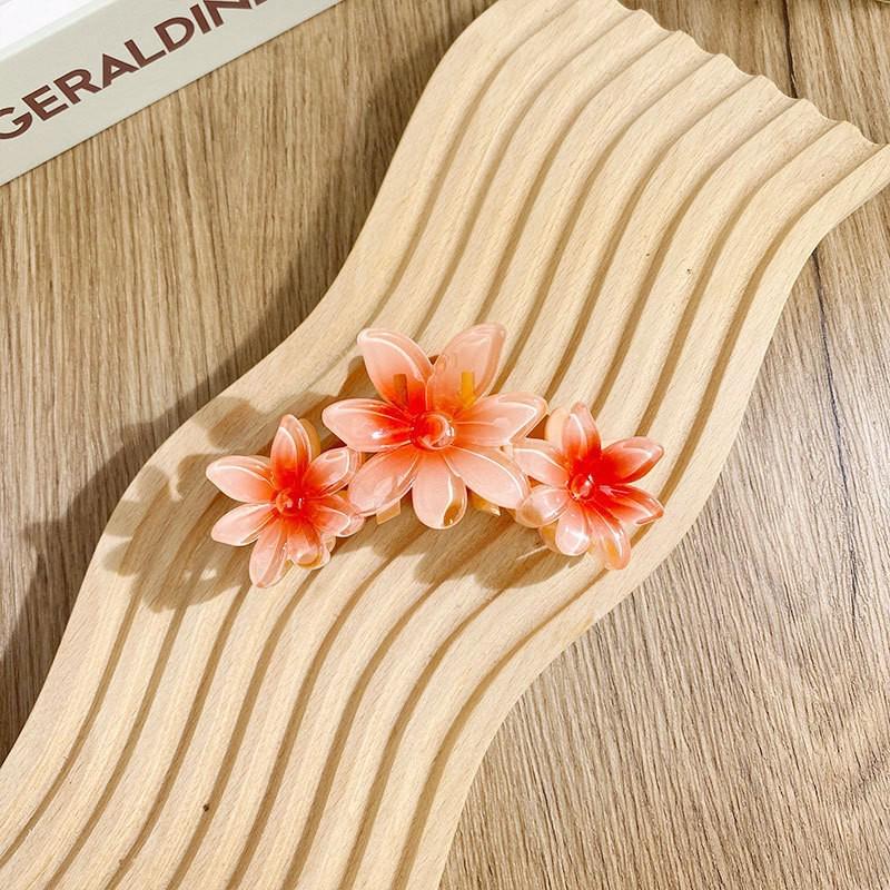 European/American Three Flowers Plumeria Claw Clip - Cute Large Hairpin for Women's Bun
