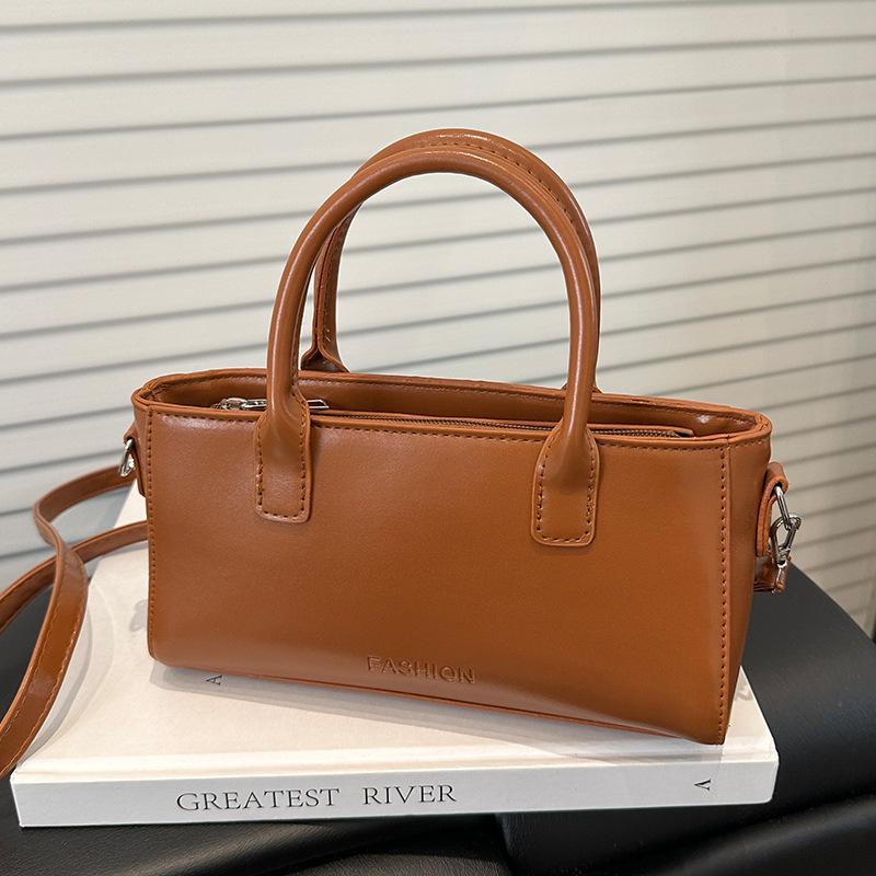 

2025 новая ретро маленькая сумка женская весенне-летняя милая повседневная сумка-мессенджер женская плечевая портативная сумка-тоут светло-коричневого