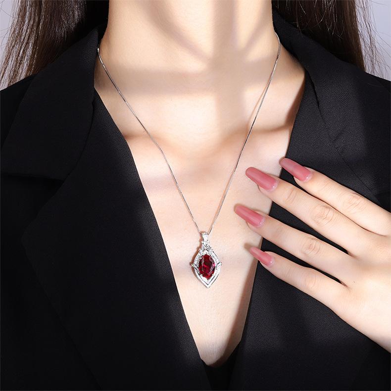 Tiktok Live TV Hot Caibao Retro Imitation Emerald Pendant New Product Temperament Noble Red Corundum Necklace