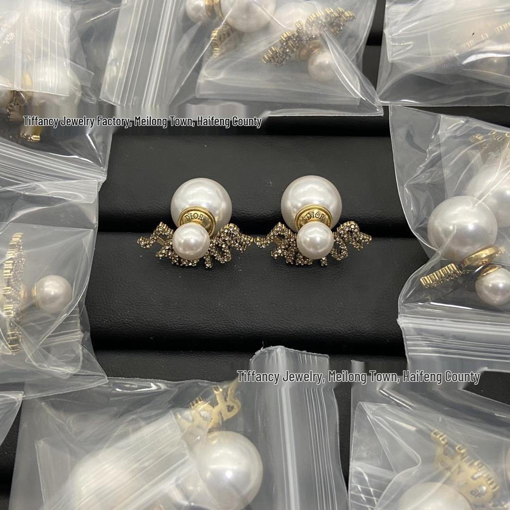 D Family Little Bee Pearl Stud Earrings: Creative Front/Back Hanging Design