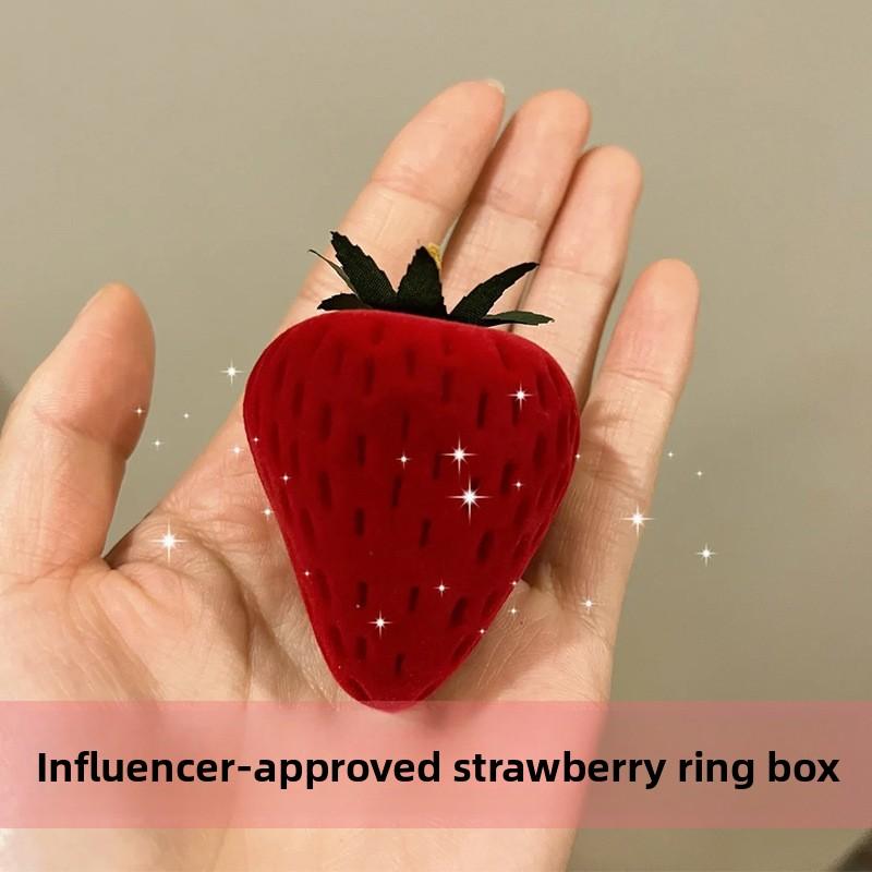 

Meier Douyin strawberry ring box cartoon creative mini proposal jewelry box