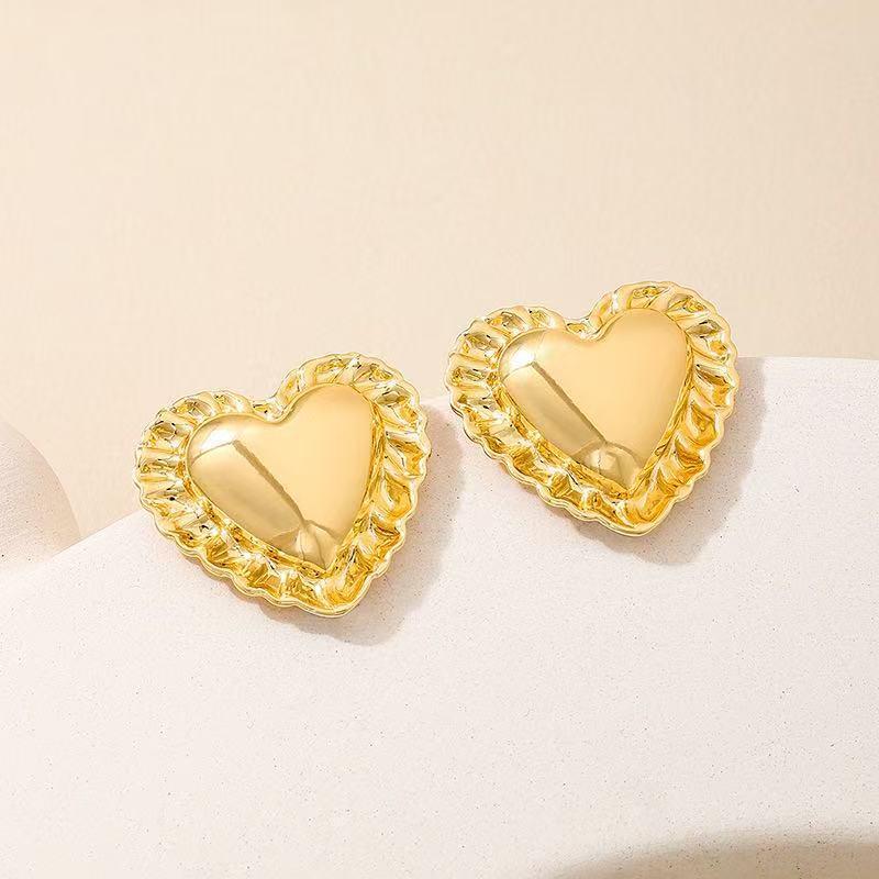 Elegant Retro French-Style Love Heart Earrings: Versatile Luxury Metal Jewelry