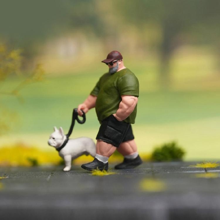 1/64 Scale Resin Model Depicting A Man Strolling With His Pet Dog Miniature Figure For Craft Projects And Toy Displays