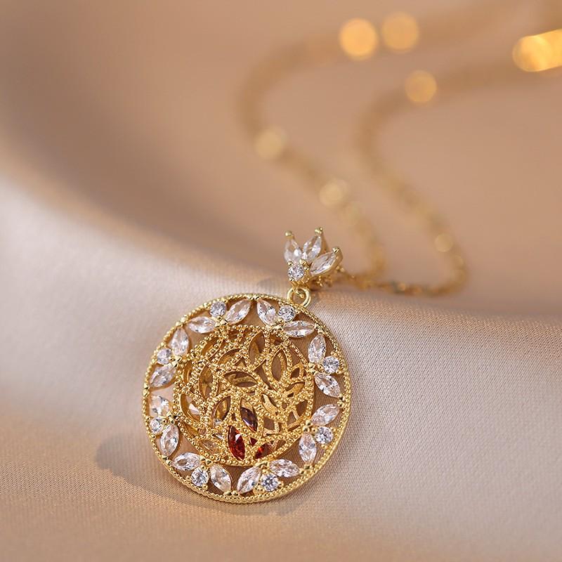 Women's Fashion Heart Pendant Necklace - Elegant, Simple Design, Versatile Clavicle Chain Jewelry