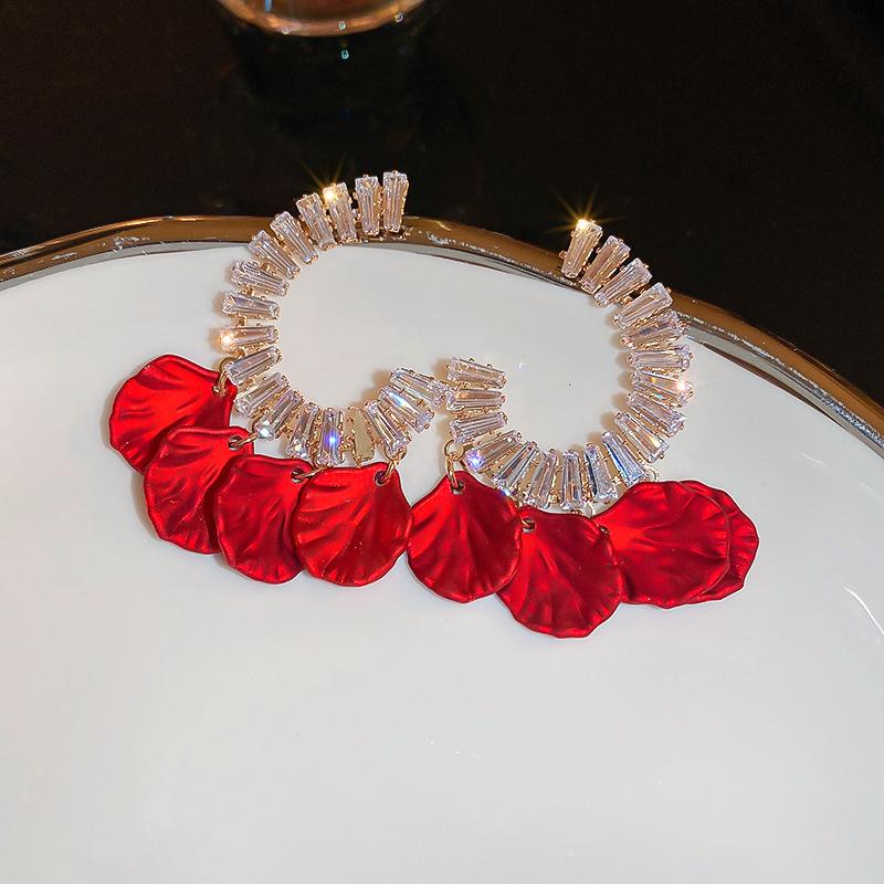 Luxury Silver Diamond-Inlaid Red Flower Pearl Stud Earrings: Elegant Design with a Fashionable Flair